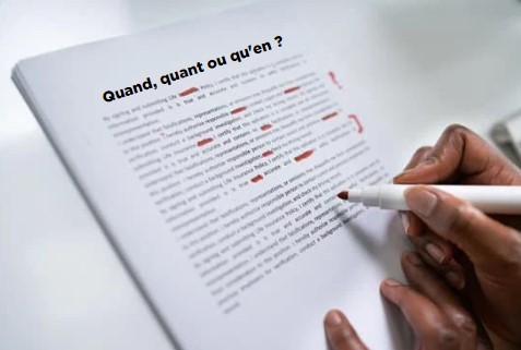 formatrice qui corrige au feutre rouge une copie sur l’utilisation des homophones