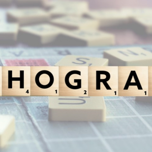 le mot orthographe sur un plateau de jeu de scrabble