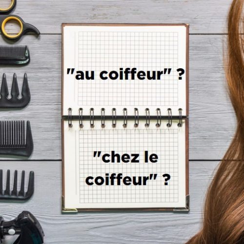 accessoires de coiffeur à gauche, chevelure à droite, avec agenda au centre où il est écrit au coiffeur ou chez le coiffeur